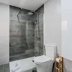 Atlantic Ocean - 4 Bedrooms - Ocean Front بيت للعطل