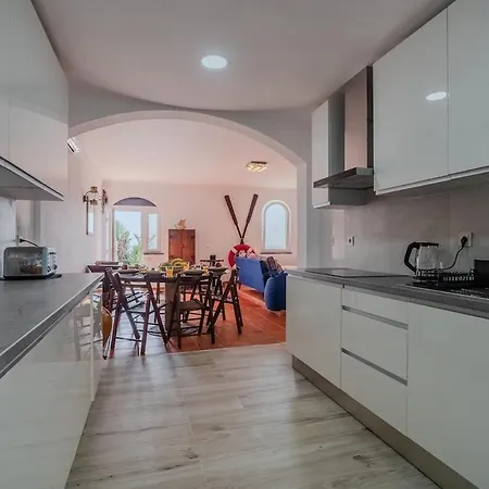 Atlantic Ocean - 4 Bedrooms - Ocean Front