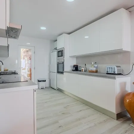 Atlantic Ocean - 4 Bedrooms - Ocean Front 펜션 *