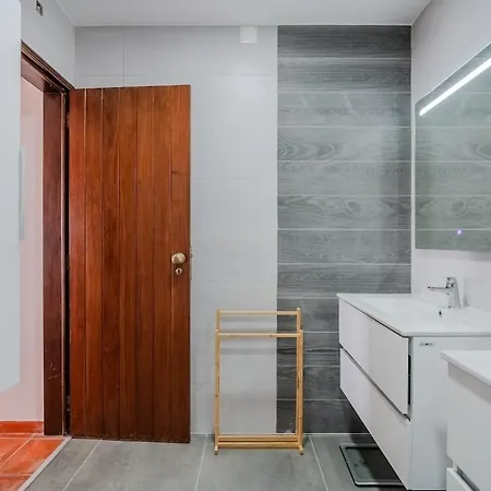 Atlantic Ocean - 4 Bedrooms - Ocean Front 펜션